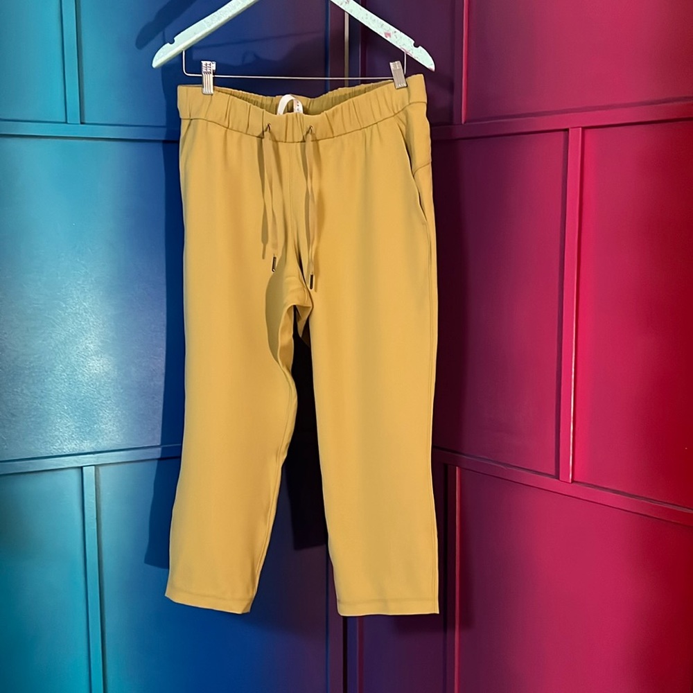 Lululemon On the Fly 7/8 Pant Vtg Gold NWOT